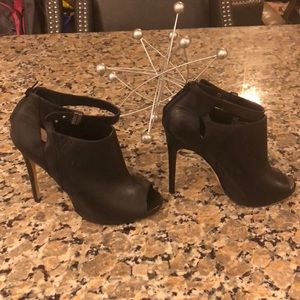 Size 8: Chic Toe out booties